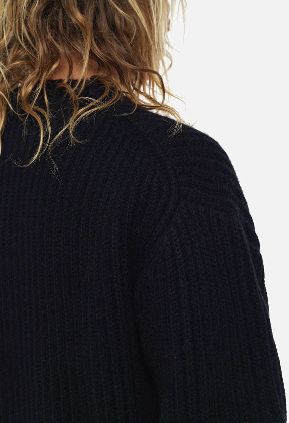 Capri Cashmere Crew / Black