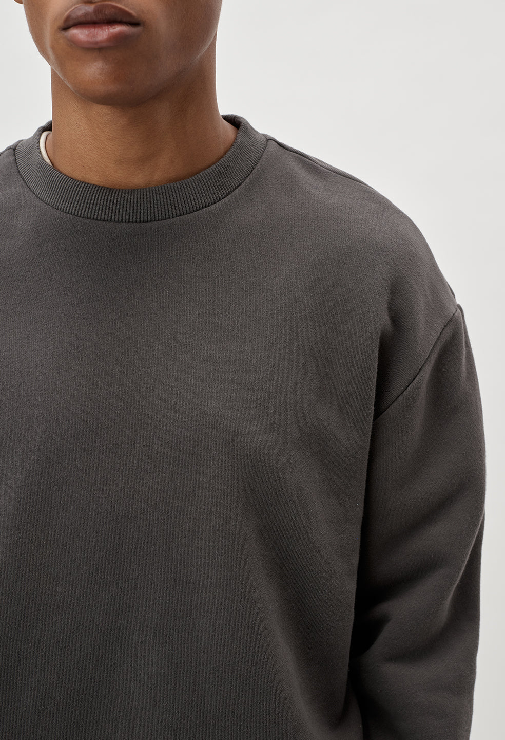 Oversized Crewneck Pullover / Charcoal